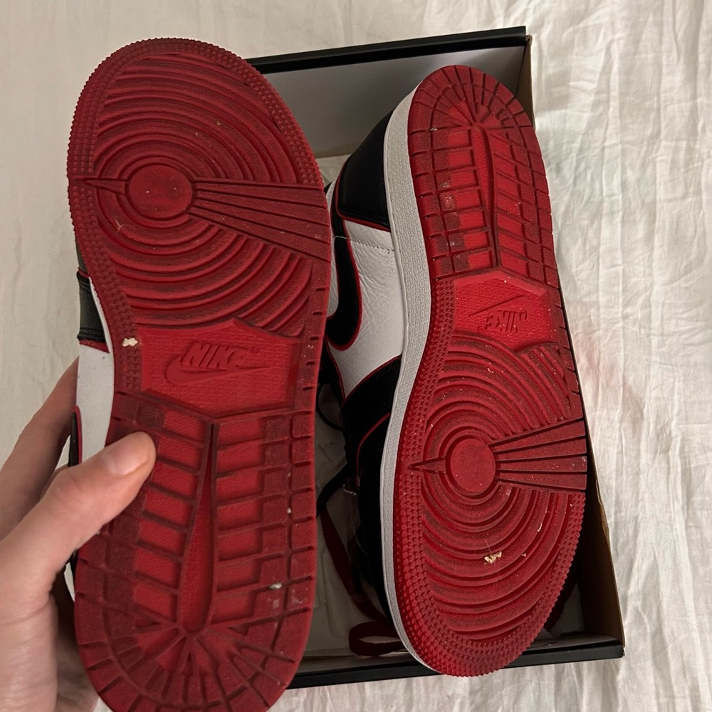 Air Jordan 1 - Picture 2 of 5